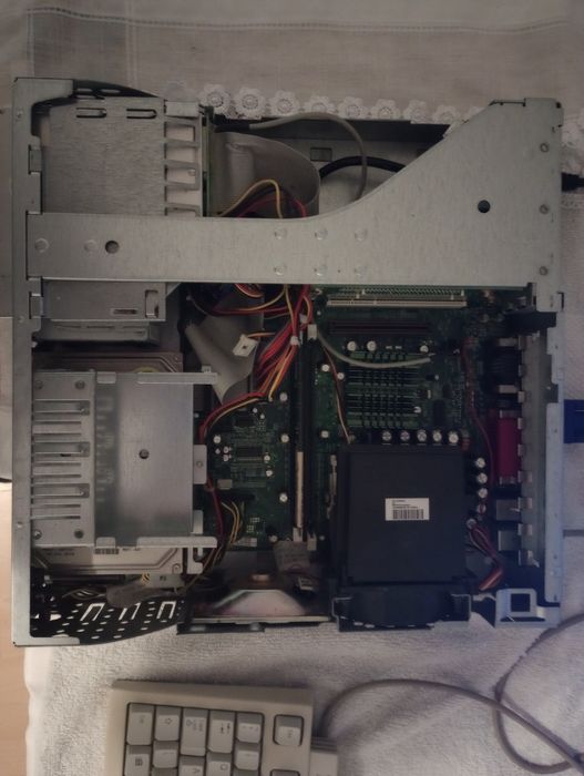IBM NetVista Pentium III 100mhz 256 Sdram 20 HddGb