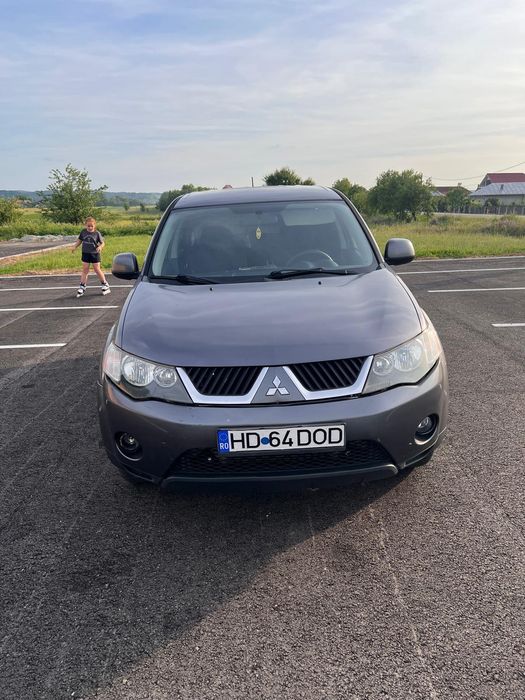 Vând mitsubishi outlander