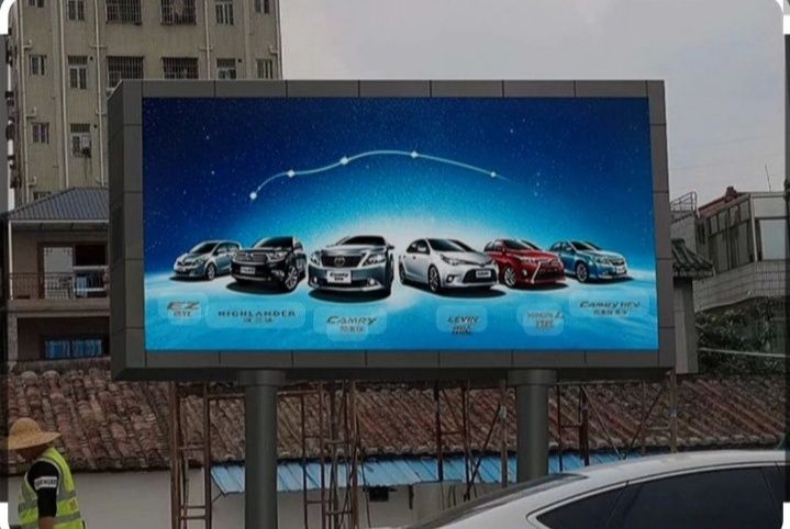 Bilbordlarda reklama // bannerlarda, led ekranlarda // tashqi reklama