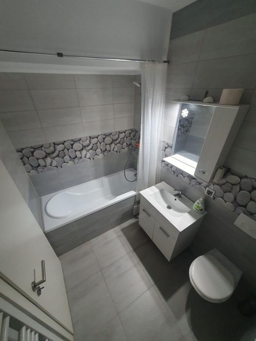 Închiriez Duplex  zona  Coresi