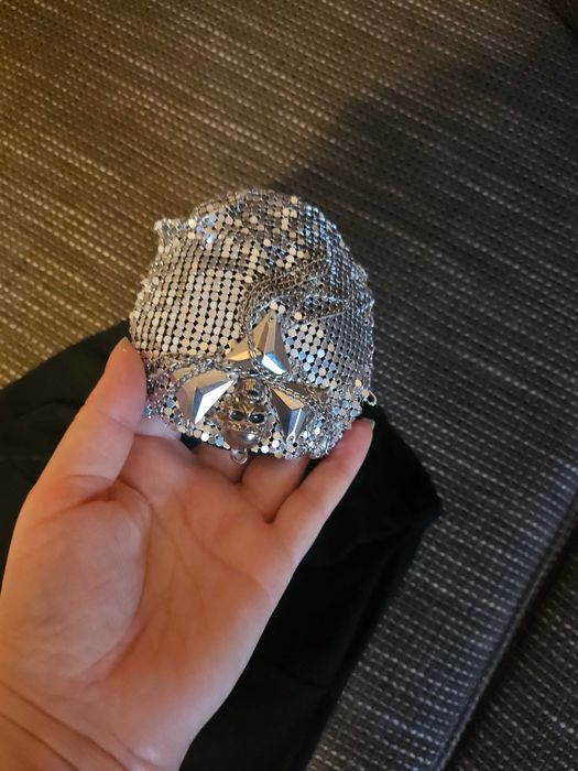 rochie scurta, cu accesoriu pe umar