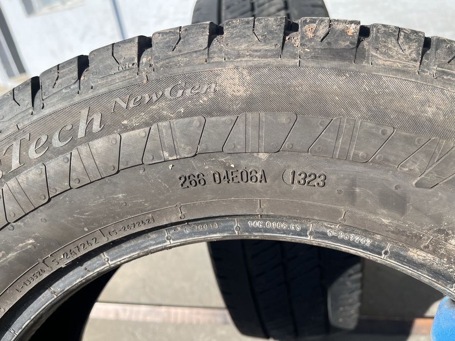 2 бр. гуми за бус 205/65/16C Viking DOT 1323 6-7 mm