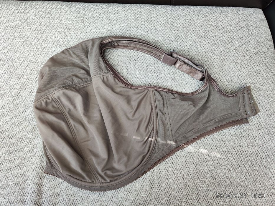 Огромен сутиен - 100J