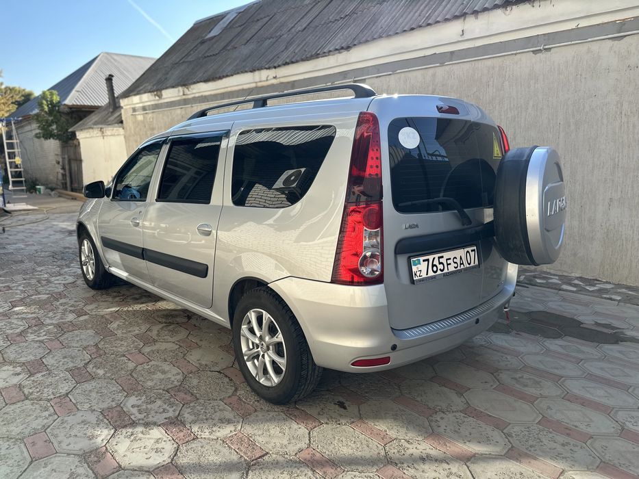 ВАЗ(Lada) Ларгус 2017года
