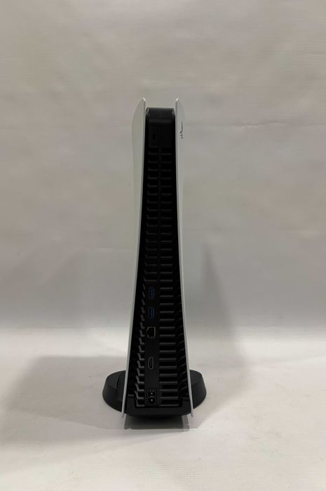 Playstation 5 / PS5, 1xDualSense джойстик, 825GB, Digital edition