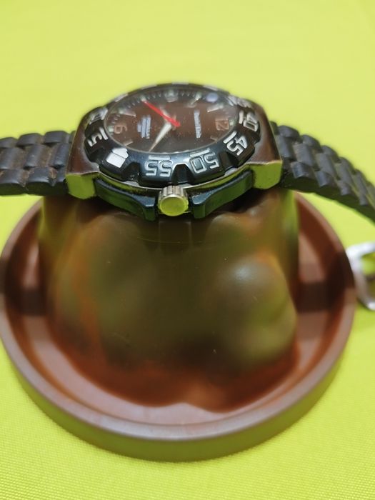 Продавам мъжки часовник