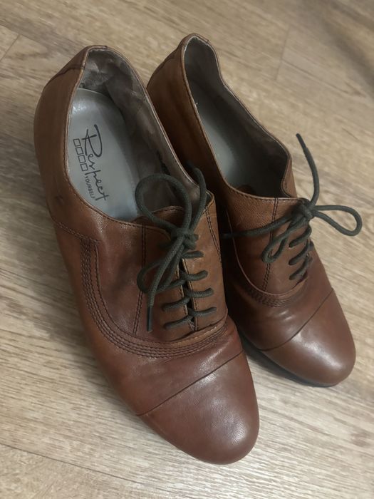Шоколадные кожаные туфли