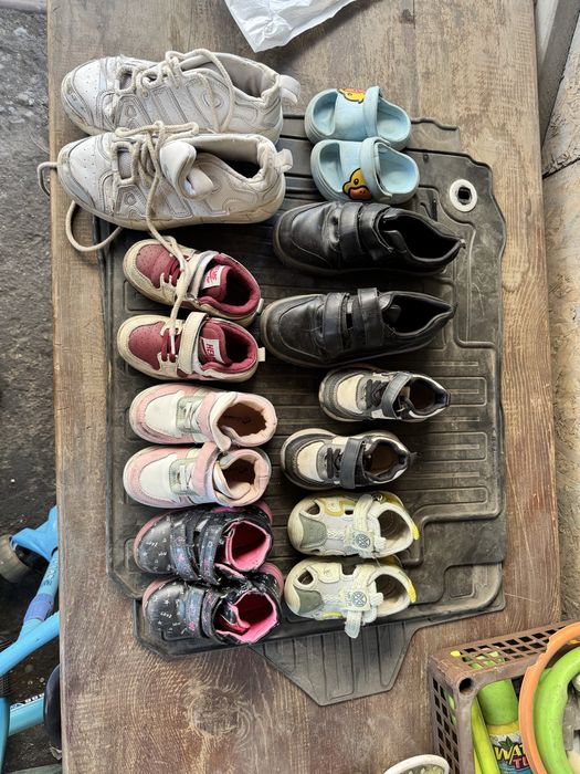 Отдам даром детскую обувь