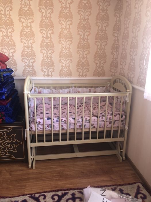 Продам детский манеж с постелью