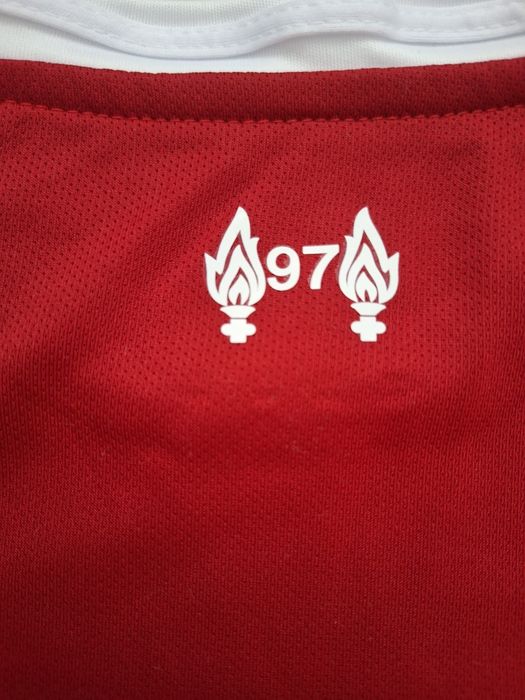 Ново! Детски футболен екип на  Ливърпул за 2025-2026, 7-8 години