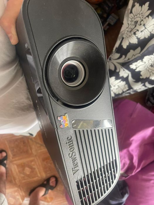 Проектор ViewSonic 
Продам качественный DLP-проектор ViewSonic