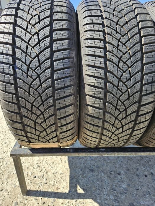 Vând anvelope iarna 265/40/20 265/40r20 GOODYEAR
