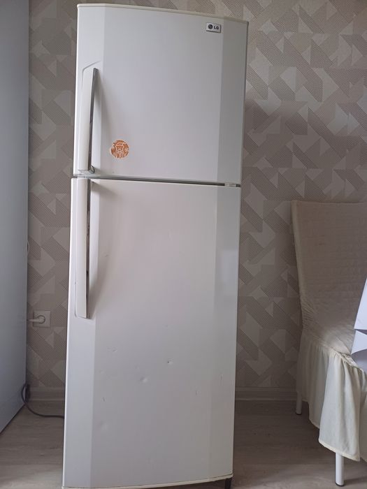 Продам Холодильник LG