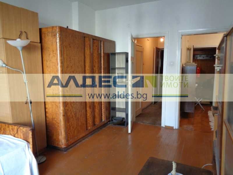 Продава се Тристаен апартамент в София, Яворов - 90 кв.м за 3323 €/кв.м - Снимка #11