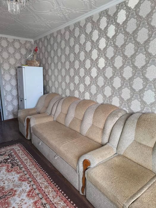 Продам б/у диван и 2 кресла. Мебель чистая.