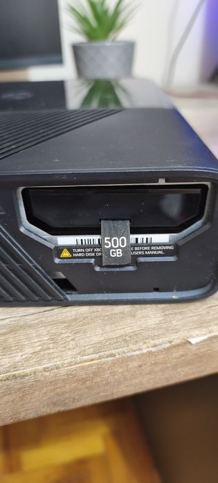 Vand XBOX 360 E cu 10 jocuri