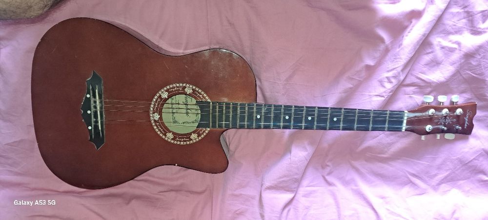Гитара сотилади б,у