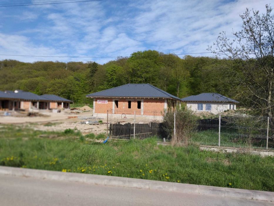 URGENT . 169900 EURO . Casa la marginea padurii intre Rasnov si Cristian. Jud. Brasov.