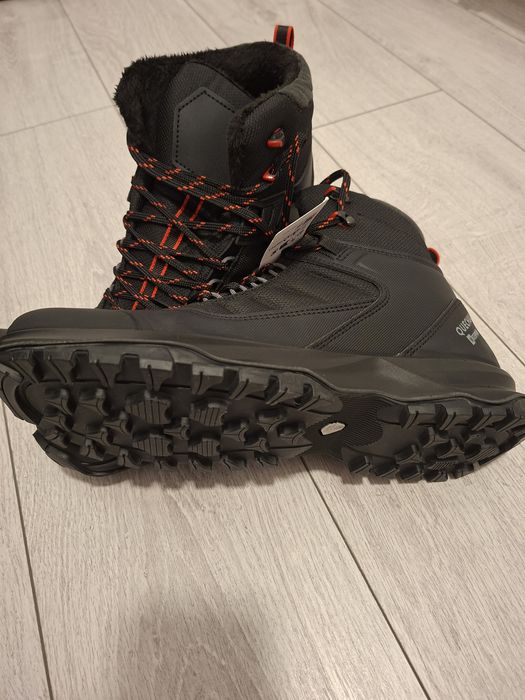 Vând ghete barbati, noi.