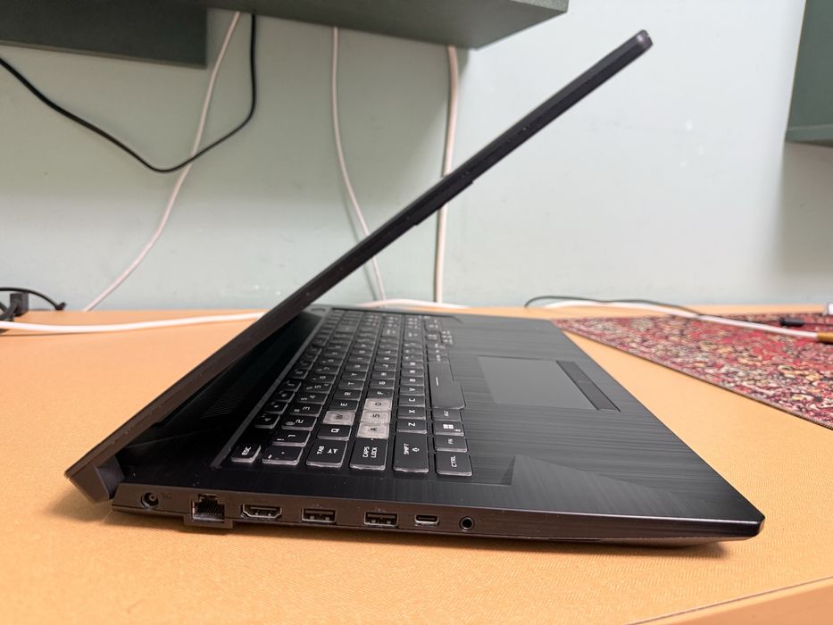 Laptop gaming Asus TUF17,  Intel  I7 , SSD 1TB, diag. 17.3 inch