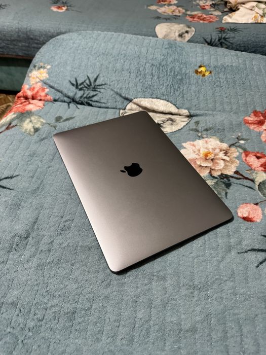 MacBook Pro M1 8/256GB