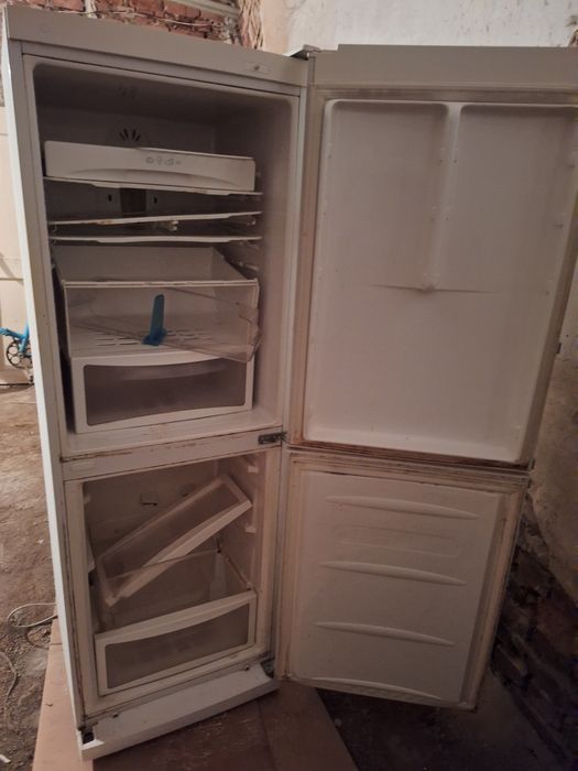 Продам Холодильник LG