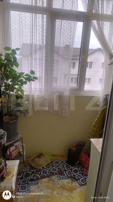 Apartament cu 2 camere, decomandat de vanzare – Zona UM