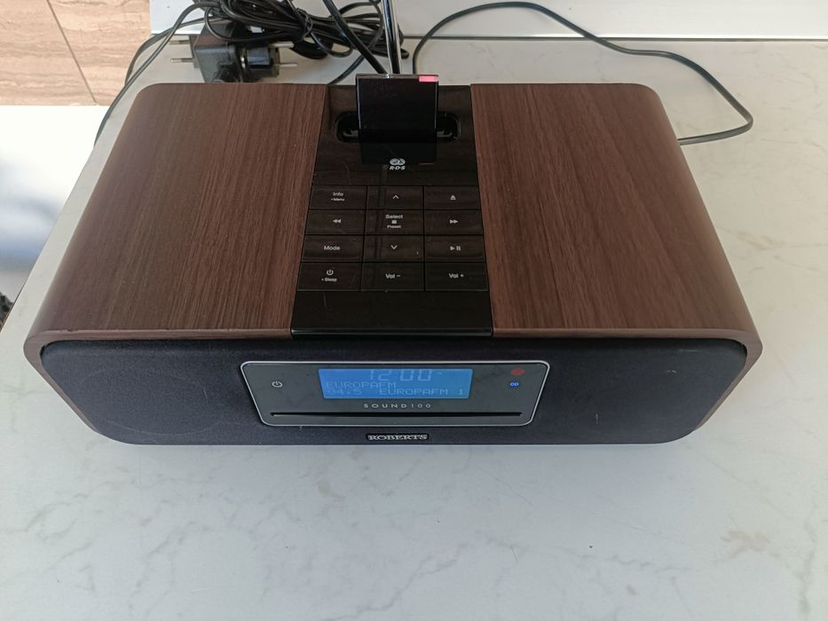 Roberts Sound 100, radio FM, CD player, dock ipod, auxiliar in, USB
