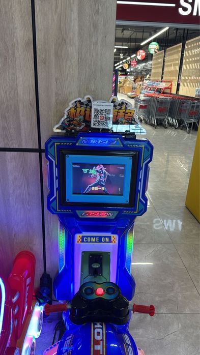 Продаю детские машинки качалки
