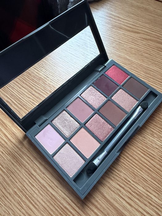 Paleta de farduri Alix Avien