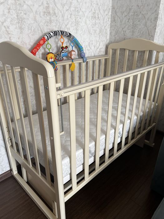 Детская кроватка-маятник
