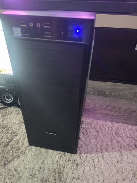 Sistem desktop PC+monitor+boxe