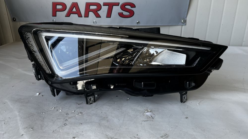 2 броя десен фар Seat Leon Cupra