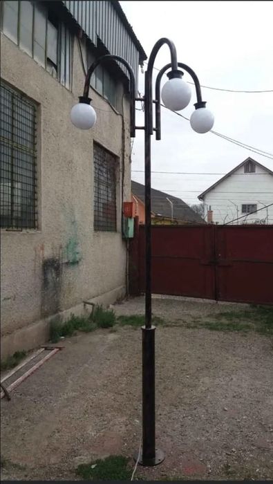 Stalp de iluminat cu 3 corpuri