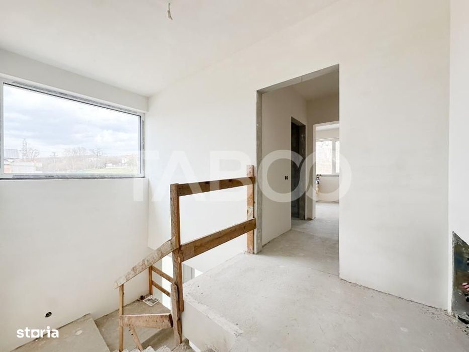 Casa cuplata semifinisata de vanzare in Dambul Rotund cu garaj