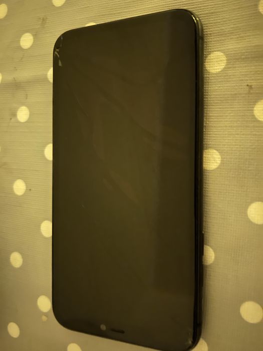 Iphone 11 cu displayul spart fara icloud pentru piese