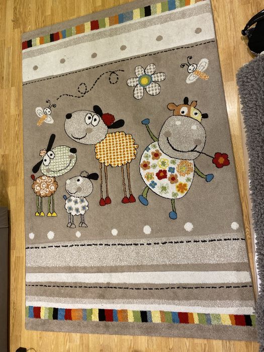 Уникален детски килим с весели овчици и цветя – 200 x 132,5 см