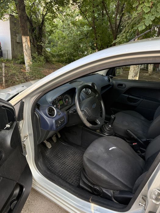 Vand Ford Fiesta 2008 benzina 1.4