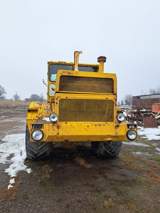 Продам К-700 трактор с плугом