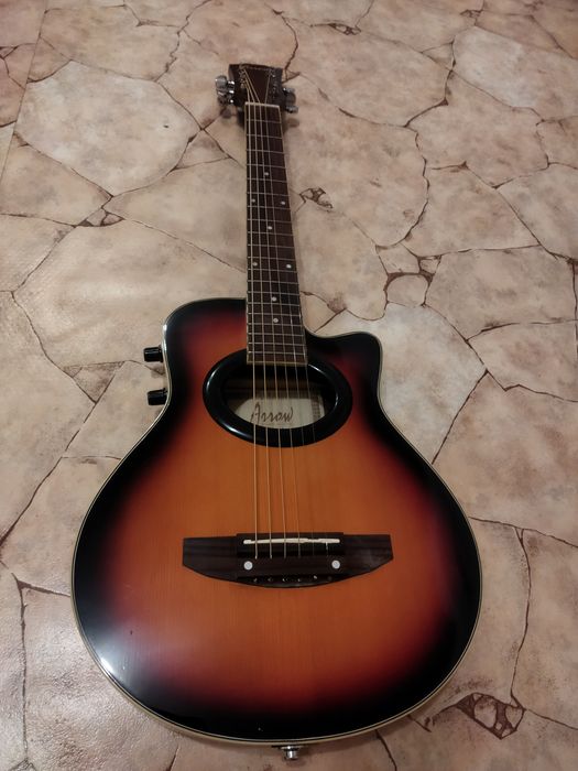 Продам детскую гитару