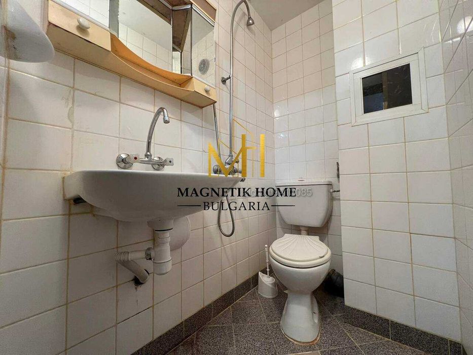 Двустаен апартамент в свободна зона за паркиране в ж.к. Възраждане