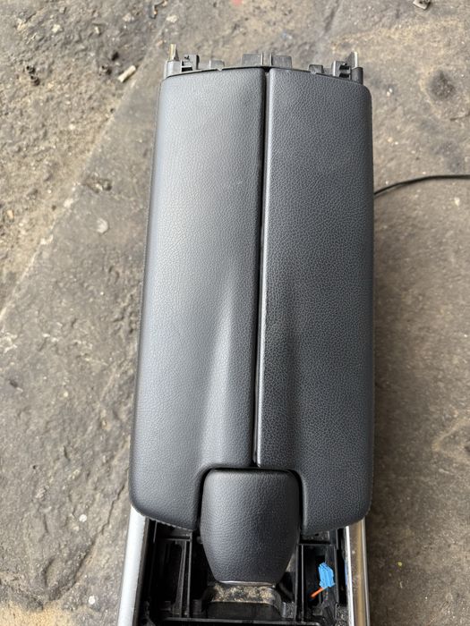 w212 Подлакътник Mercedes E Фейстлифт