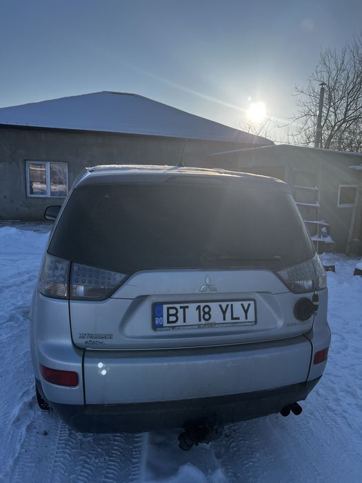 Vând Mitsubishi Outlander