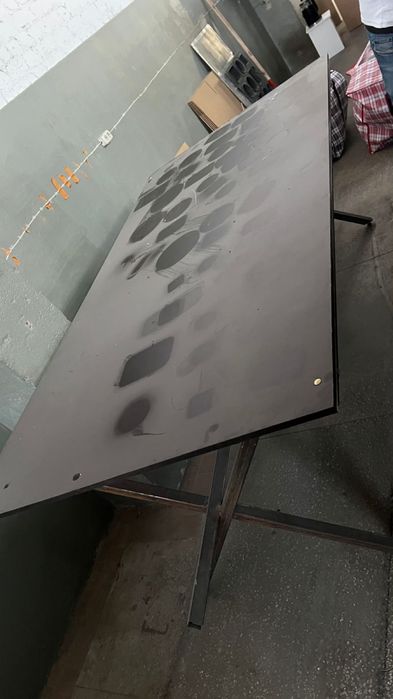 Стол 2 метра в длину срочно продам