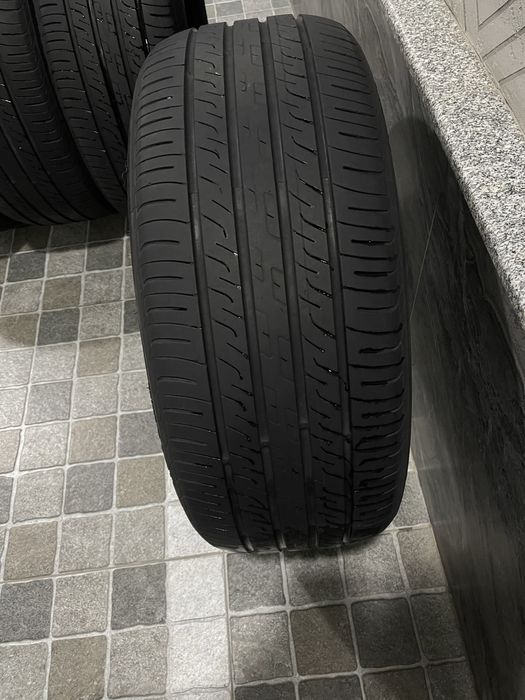 Шина 235/50R19.