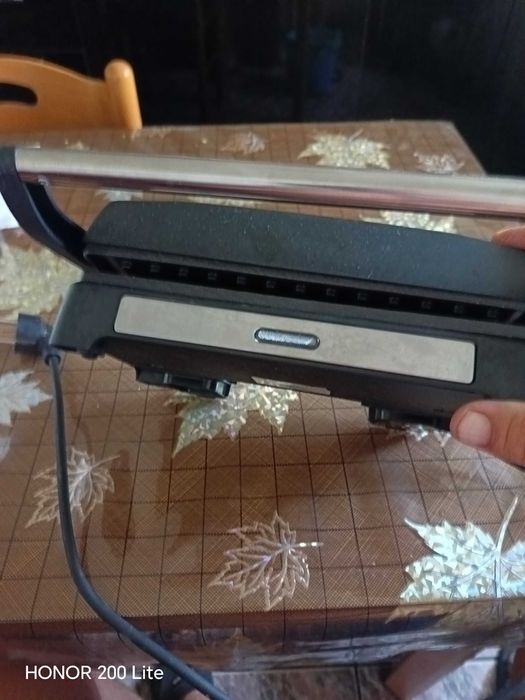 Mini grătar electric.