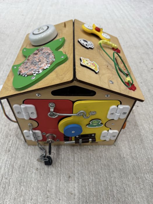 Продам бизиборд в отличном состоянии