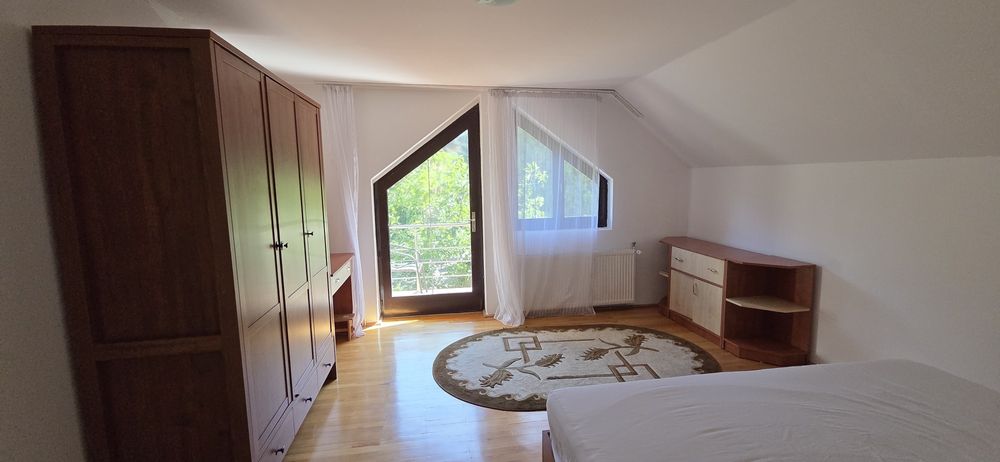 Casă spațioasă cu 4 camere, Birou & Garaj la demisol