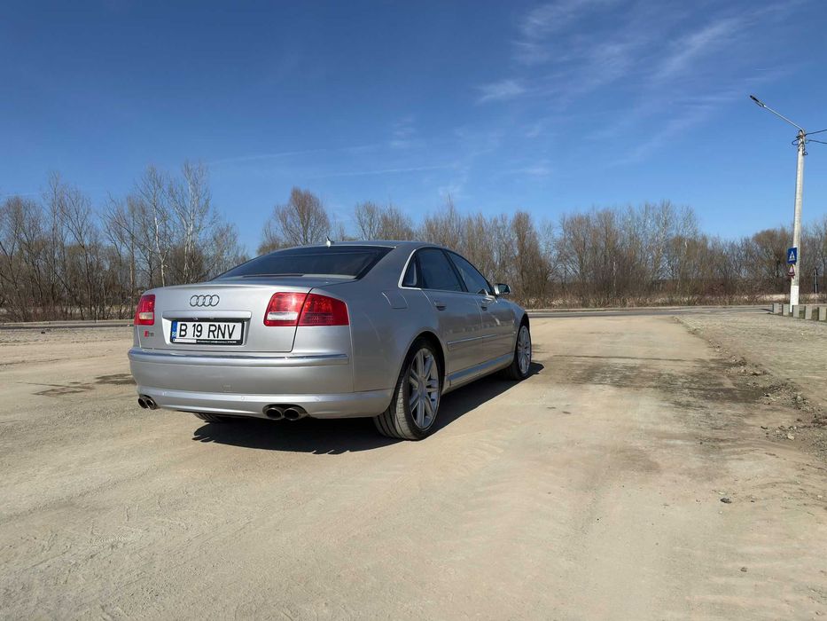 Audi S8 - 5.2 V10