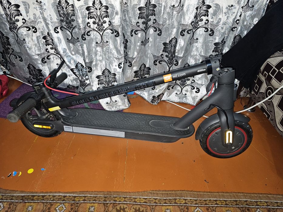 Продам самокат Xiaomi M365 PRO 2